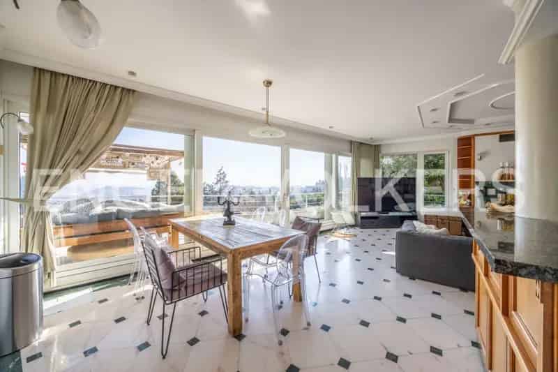 165 m2-es Panorámás Lakás Budapesten 3 Hálóval és Terasszal