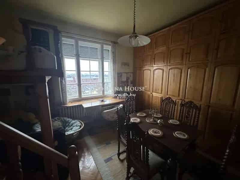 1930-as évekbeli Tégla Lakás Eladó - Modern Kényelemmel