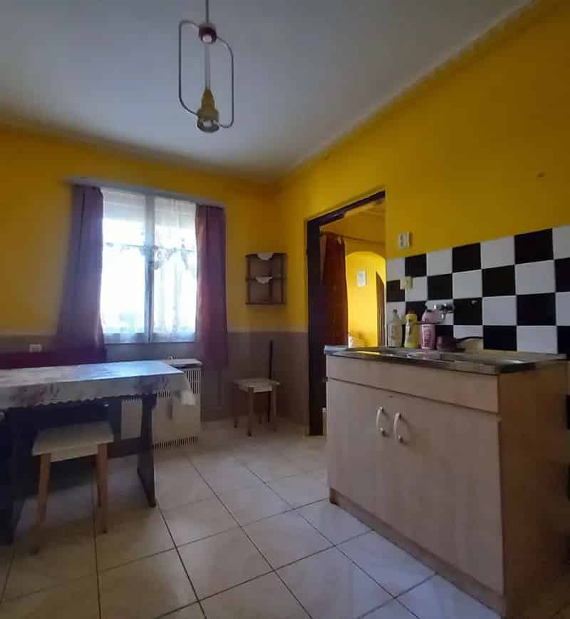 Lengyeltótiban eladó gazdálkodásra alkalmas téglaépület