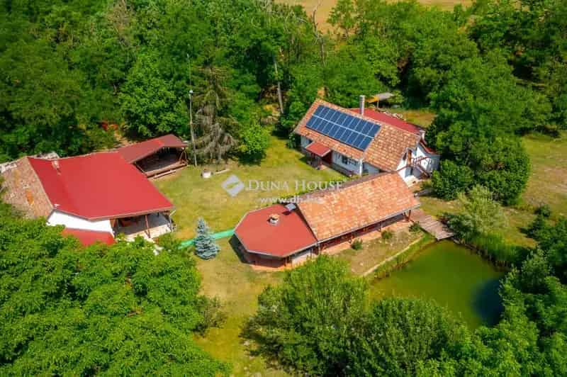 10 hektáros erdővel körülvett tanya eladó Pusztavacson