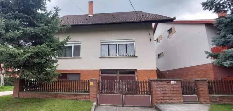 Dombóvár kétgenerációs családi ház eladó nagy garázzsal