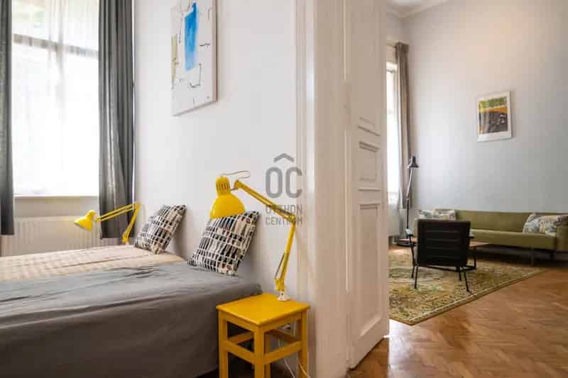 110m² 3 hálószobás 3 fürdőszobás felújított lakás Palotanegyedben
