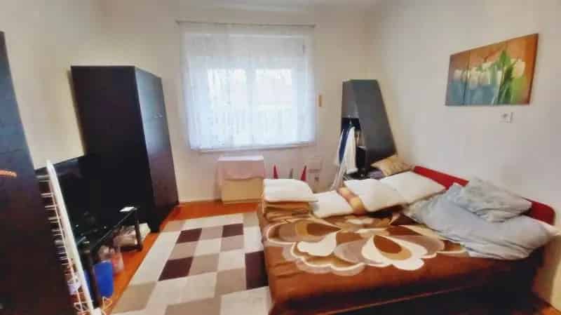 65m2-es családi ház Pusztavacson 900m2 telekkel eladó