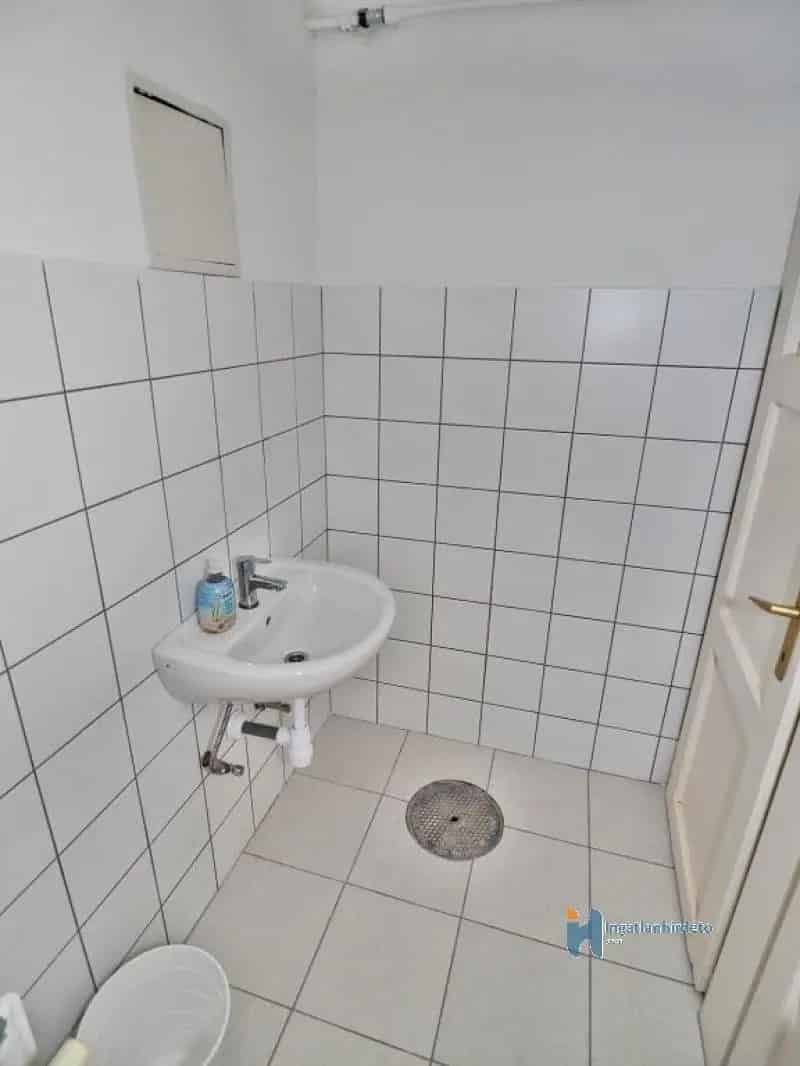 159nm-es Üzlethelyiség Eladó V Kerület Szabadság Tér Közelében