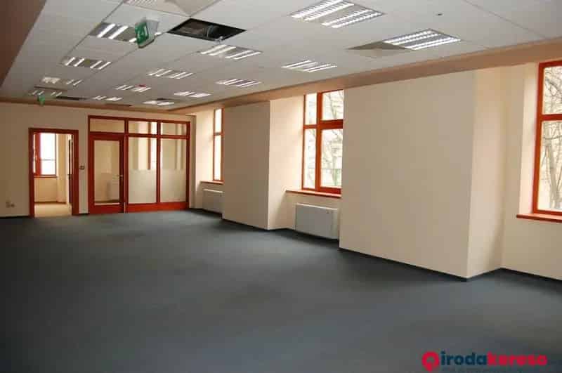 190 m2-es Iroda Kiadó Blaha Lujza Tér K
öz


él