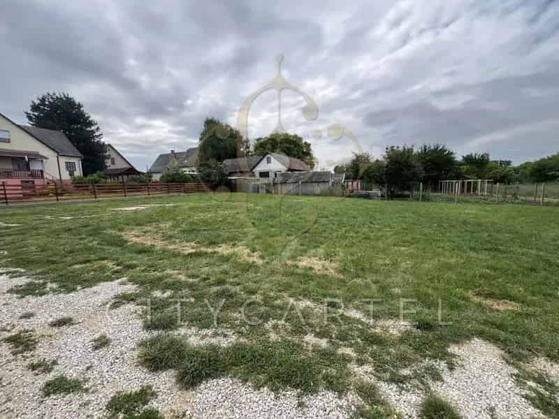Balatoboglár építési telek eladó 713 m2