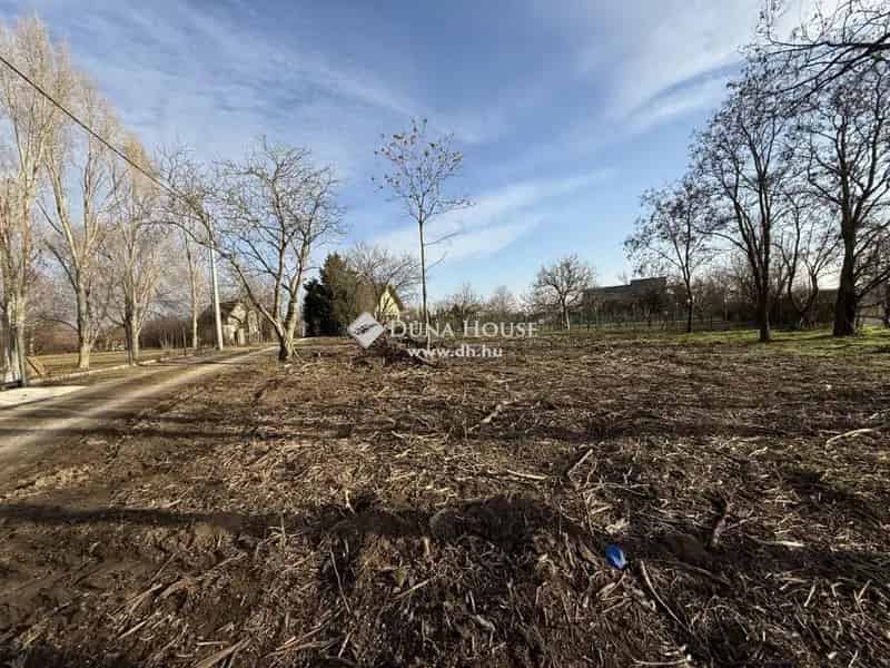 974 m2-es Saroktelek Eladó Hangulatos Környezetben