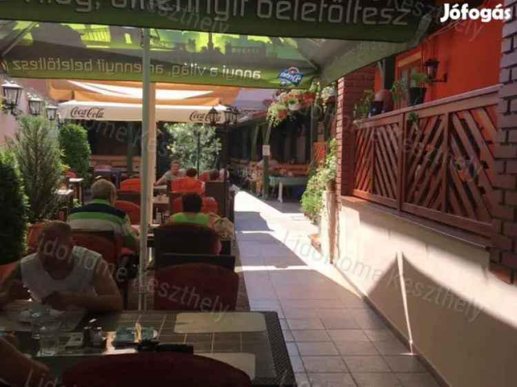 Keszthelyi Étterem Lakással Eladó - Belváros Közelében