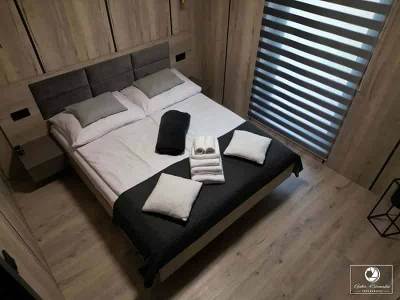 Eladó családi ház Nyírmeggyesen horgásztóval és wellness-szel