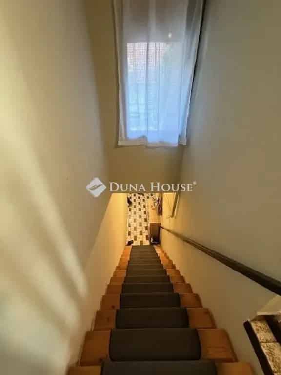 Vecsésen eladó felújítandó házrész 89nm 315nm telekkel