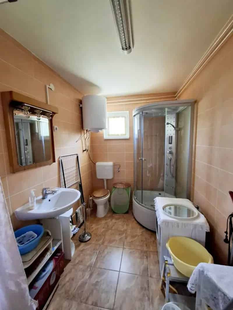 Eladó családi ház Gölle csendes utcájában