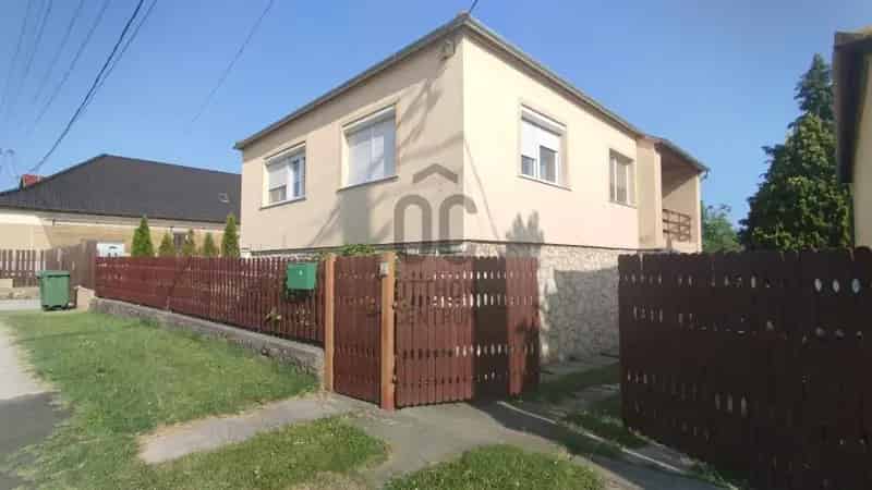 Ajkai családi ház eladó - 145 nm - 4 szoba - nagy telek