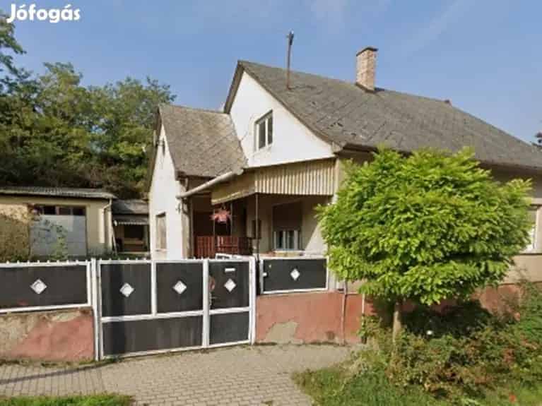 100nm-es 3 szobás családi ház Nyergesújfaluban