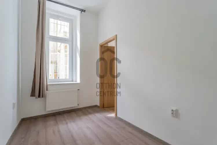 Budapest XII kerület Krisztinaváros 3 szobás felújított lakás eladó