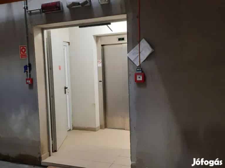 Belvárosi Mélygarázs Beálló Eladó - Kamerával Védett - Lifttel