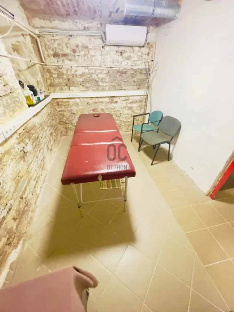 176nm-es belvárosi üzlethelyiség kiadó