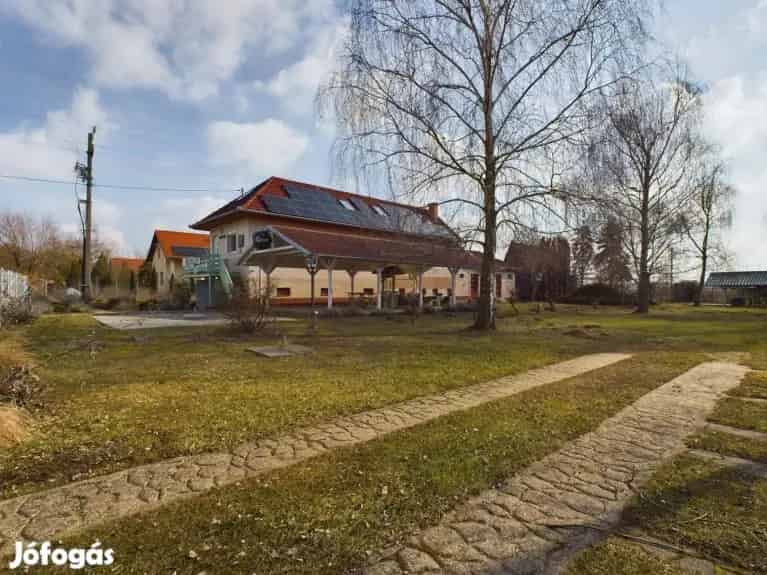 Leveleki Vendégház Eladó - 19 Fő, Étteremmel, Napelemmel