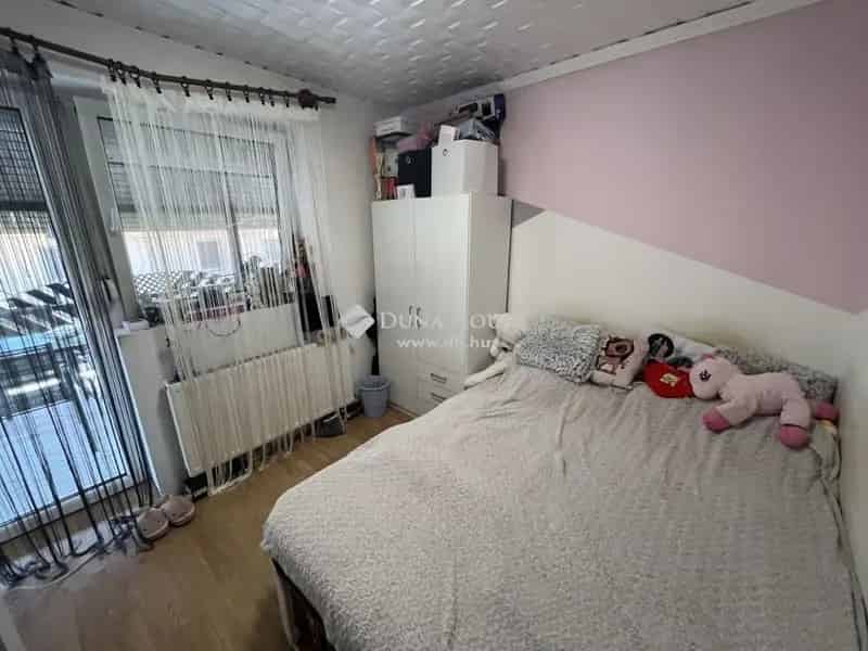 Felsőpakonyi családi ház eladó - 3 szoba, pince, terasz