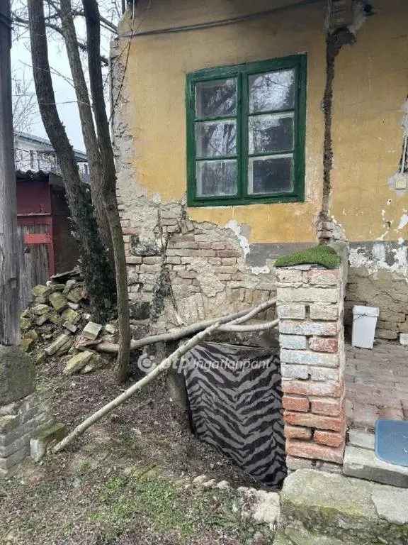 Aszódi belvárosi ingatlan eladó 200m2 3 üzlethelyiséggel