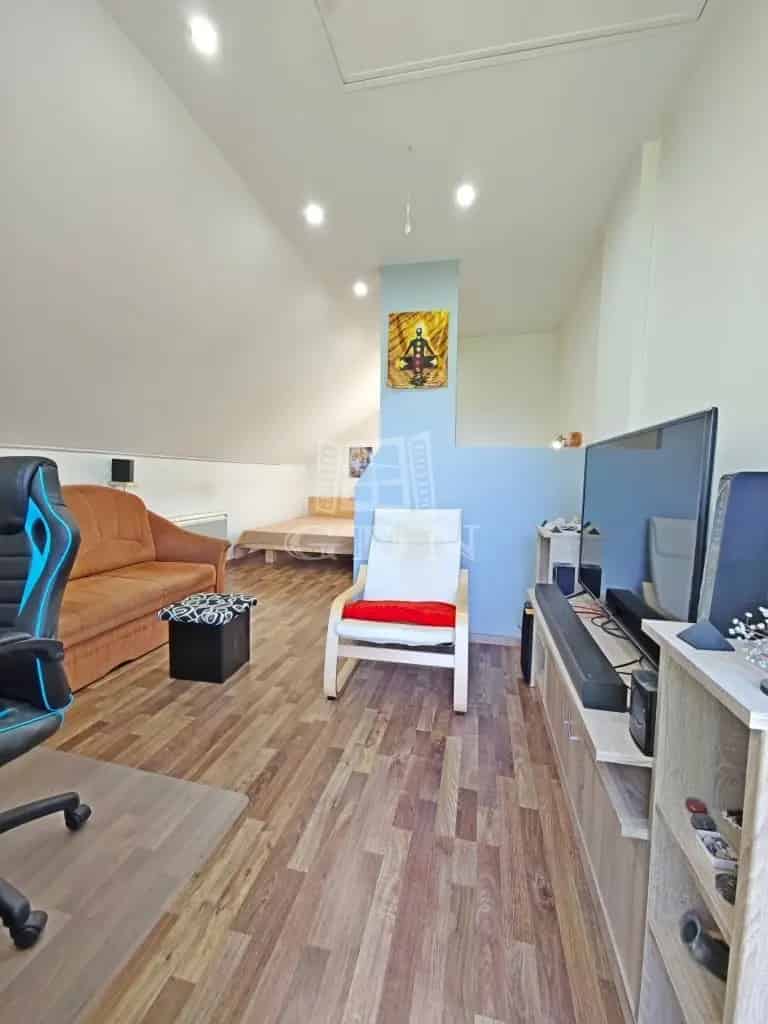 Felújított ikerház fele Miskolcon gyümölcsös kerttel