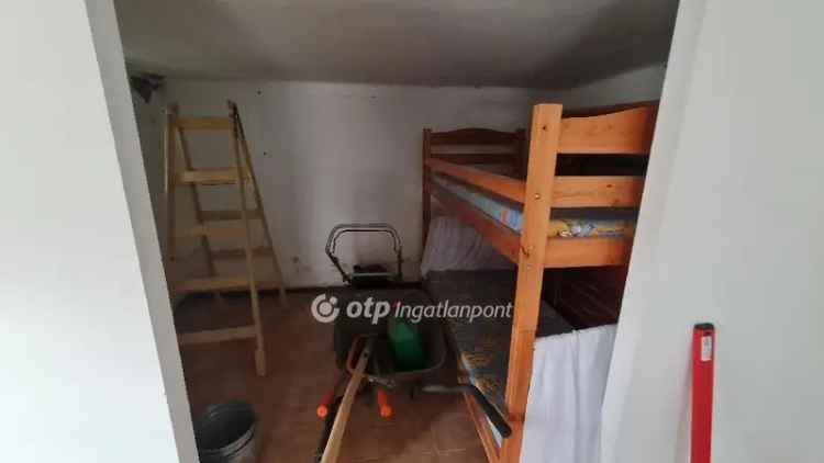 Felújítandó 3 szintes ház Bogácson - Apartman vagy családi ház