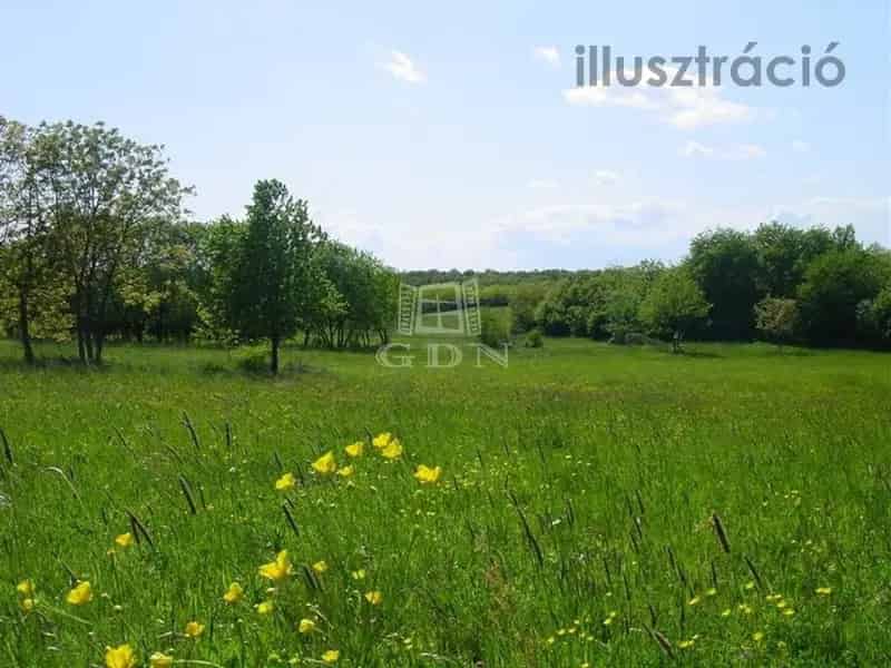 1001 m2-es Telek Eladó Úrhida Központjában