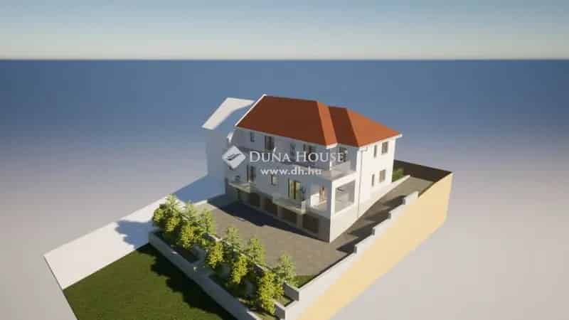 Egri panorámás lakás eladó - 75m2-es, 1+1 szoba, terasz