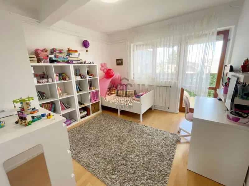 85nm-es Felújított Kétszintes Tégla Lakás