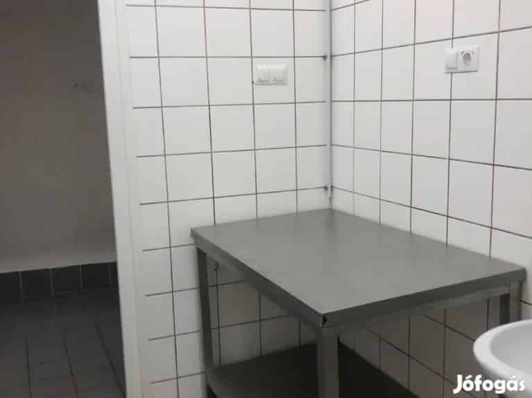 Győr Sziget melegkonyha eladó berendezéssel