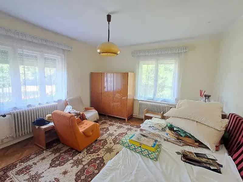 105 m2-es felujitando csaladhaz 1080 m2 telekkel XVI kerulet