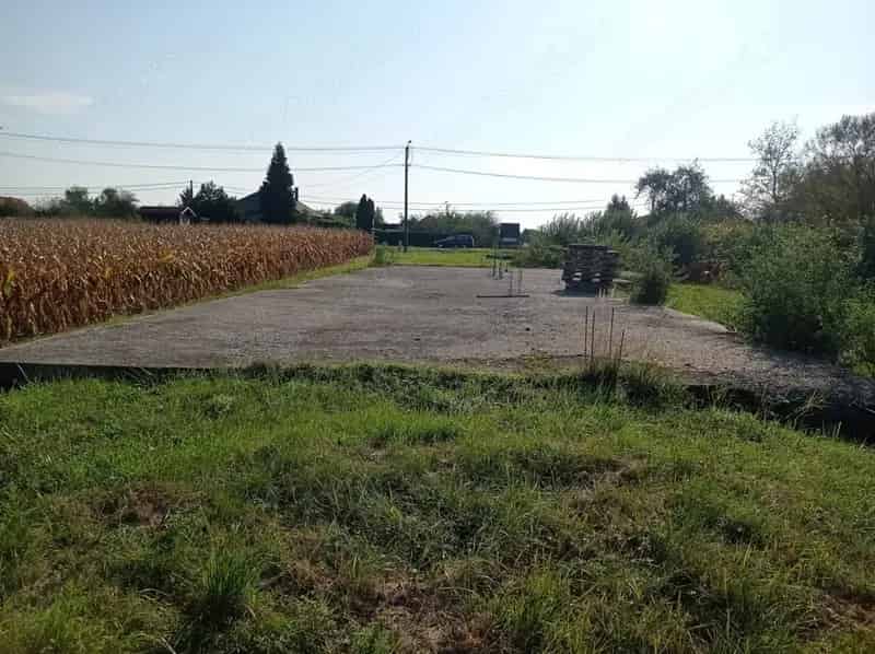 3600m2-es Telek Elado Betonlappal 261m2 Osszkzmues