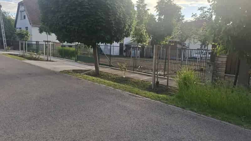 516 m2-es telek eladó 16 kerületben