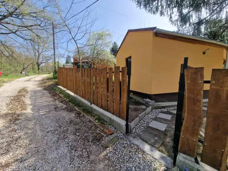 Újszerű 18nm-es Nyaraló Tatabánya Síkvölgyön
