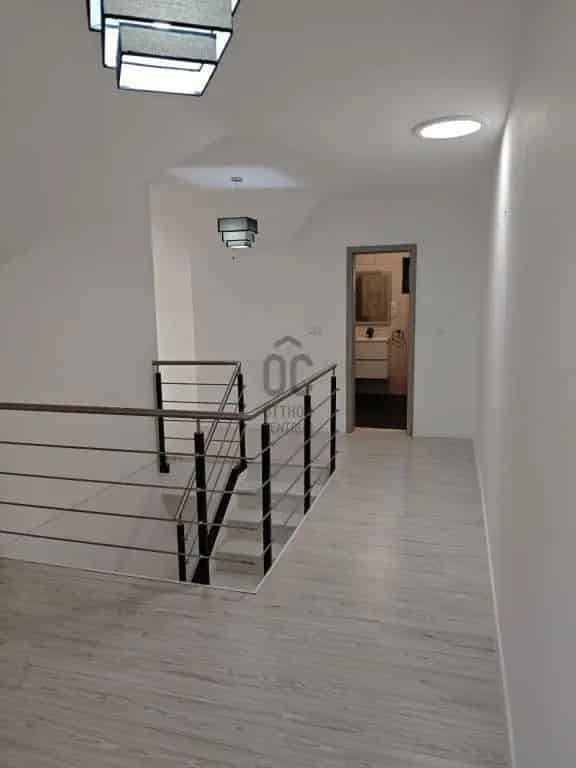 340 m2-es családi ház Szentendrén, fedett medencével