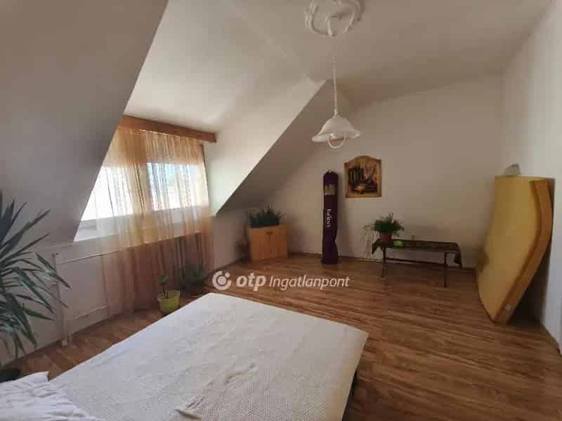 Szentesi családi ház eladó üzlethelyiséggel - 143 nm