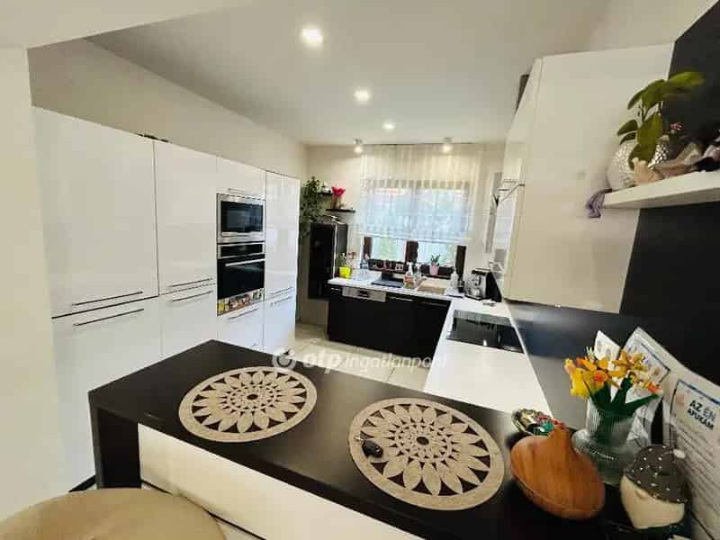 Ház Kiadó , Debreceni járás, Alföld és Észak