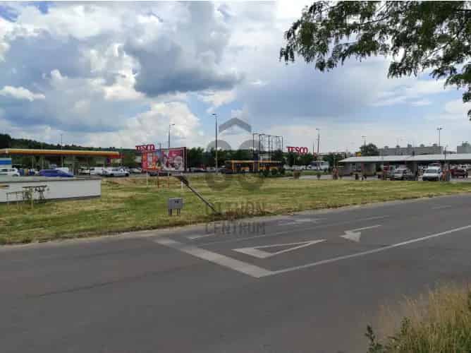 Eger 1800nm-es Telek Kiadó Kereskedelmi Szolgáltató Épületre