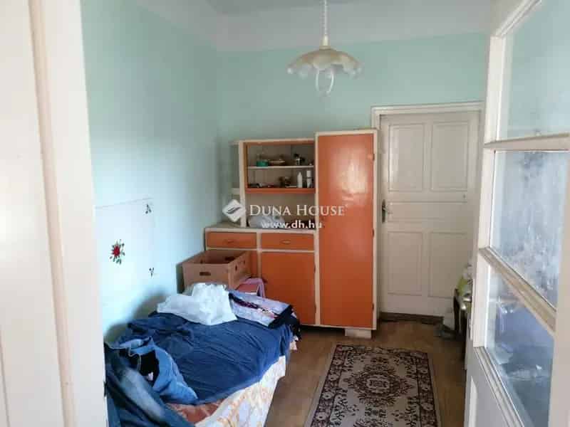 Újszász családi ház eladó - 80m2 + 20m2 melléképület