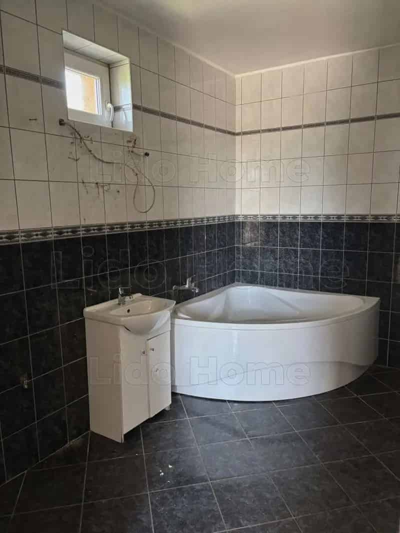 Tatabánya családi ház eladó - 4 hálószoba, dupla garázs, nagy telek