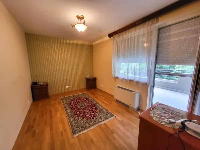 112m2 4 szobás lakás Tóvárosban két terasszal