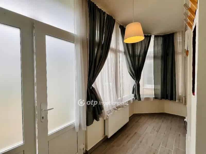 Debrecen belváros 80 m2-es felújított lakás garázzsal és kertrésszel