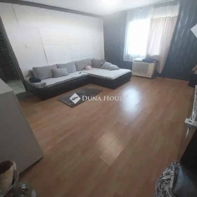 Tápiógyörgye 2 szobás felújított családi ház eladó
