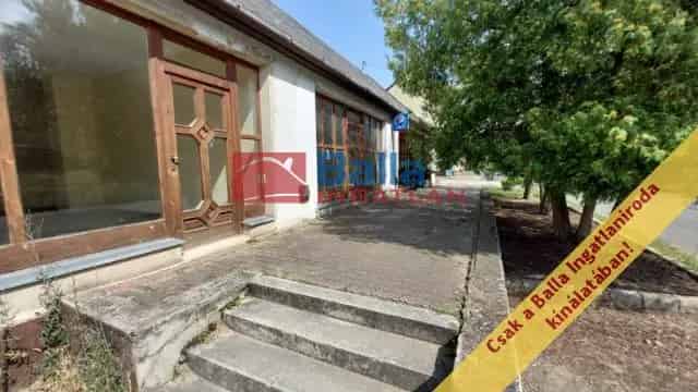 Drégelypalánk Üzlethelyiség Eladó 199nm 3 Üzlet Raktár Iroda