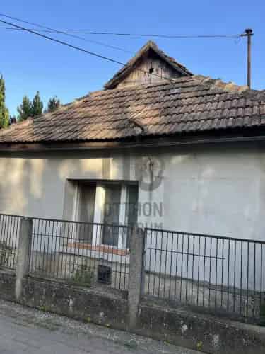 Aszalói családi ház eladó - Két fürdőszoba, légkondicionáló