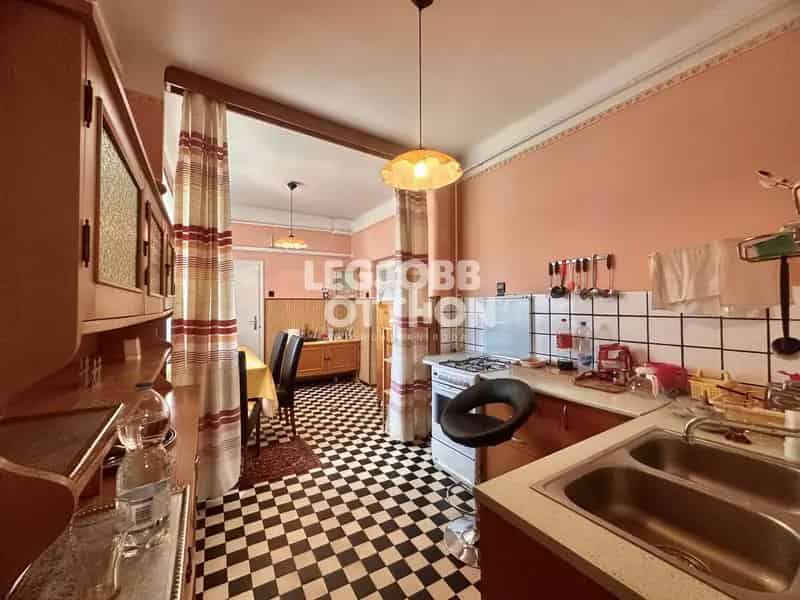 160 m2-es Kétgenerációs Ház Cegléden Napelemmel