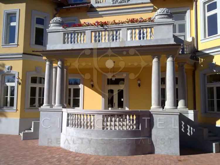 Svábhegyi Luxus Villák Eladó 2 Medencével Teremgarázzsal