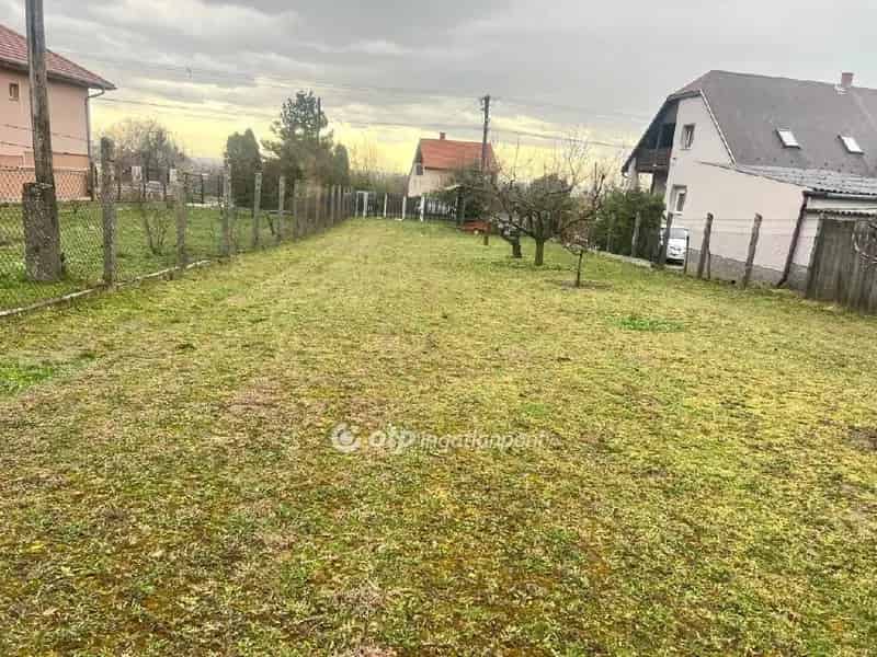 Győrújbarát 2498 nm-es Telek Eladó