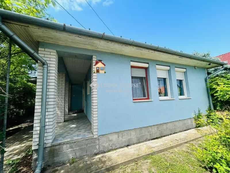 94 nm-es 3 szobás családi ház Újszászon 1078 nm-es telekkel