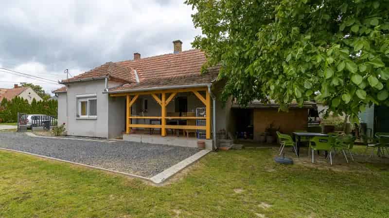 Családi ház eladó rendezett kis faluban