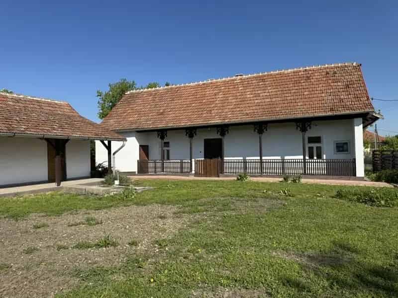 Felújított Vályogház 845nm-es Telken Nyári Konyhával
